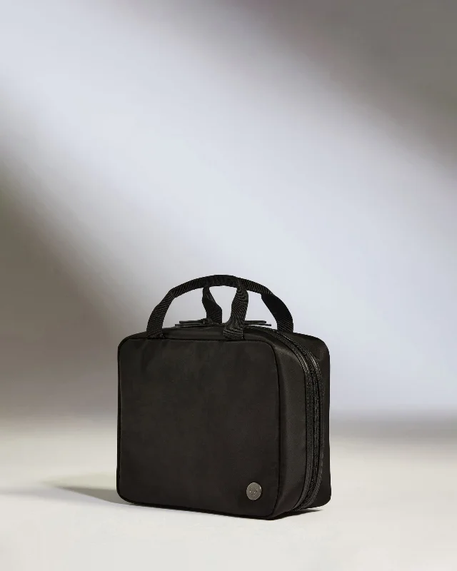 Hanging Wash Bag in Black - Chelsea